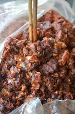 shelled-tamarind-pulp-and-seeds